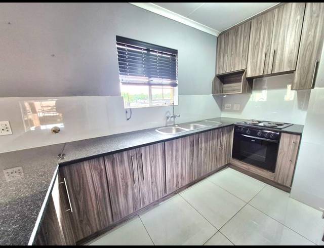 2 BEDROOM PROPERTY TO RENT IN MONAVONI